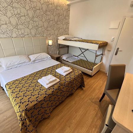 Feel Good Hotel Римини Стая снимка