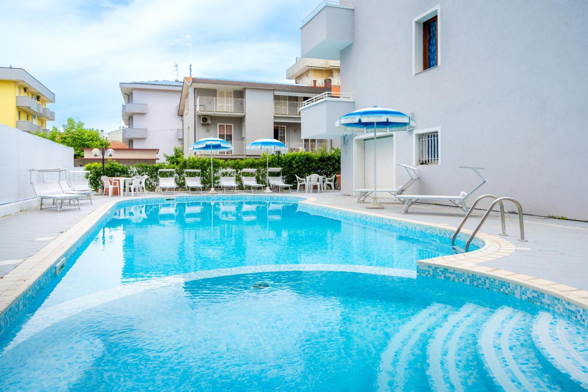 Feel Good Hotel Римини Екстериор снимка