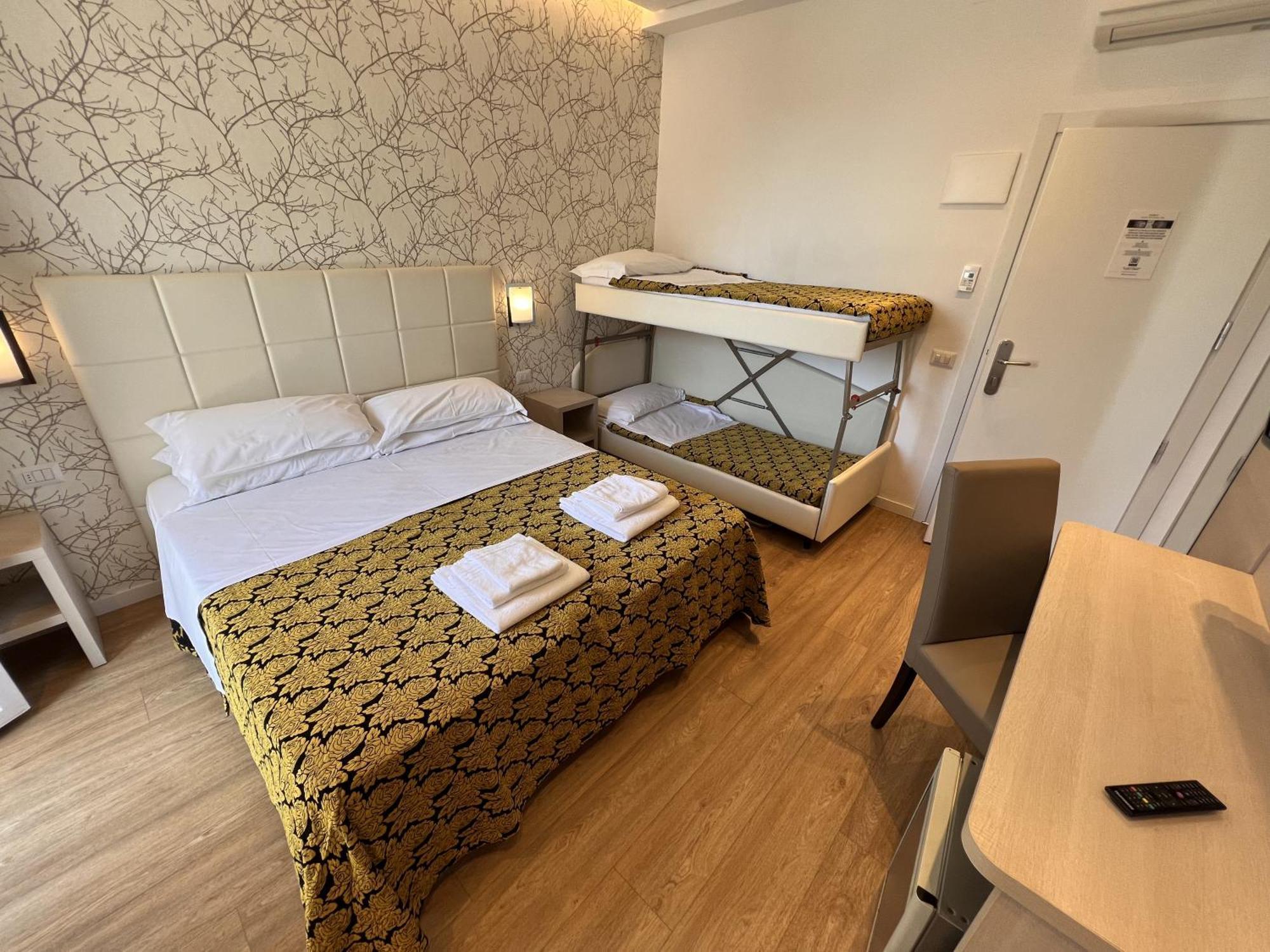 Feel Good Hotel Римини Стая снимка
