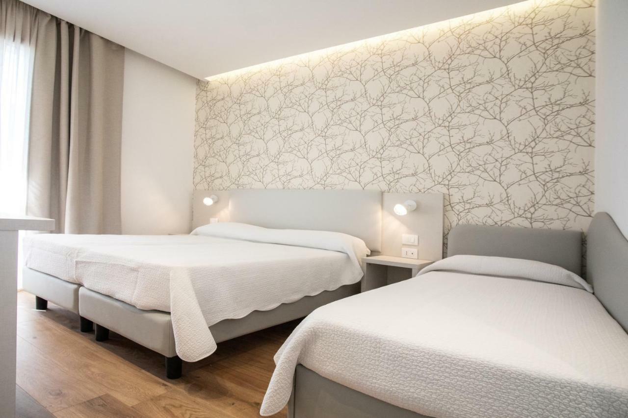 Feel Good Hotel Римини Екстериор снимка