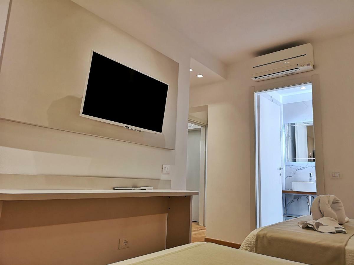 Feel Good Hotel Римини Екстериор снимка